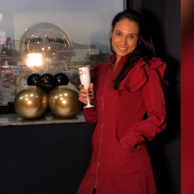 Dra. Camila Dias Amengual — dentista clínica geral em Santos SP